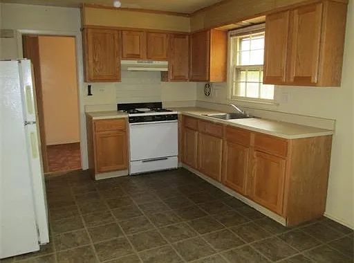 Kitchen before renovation
